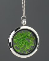 Amuletas su žalia samana